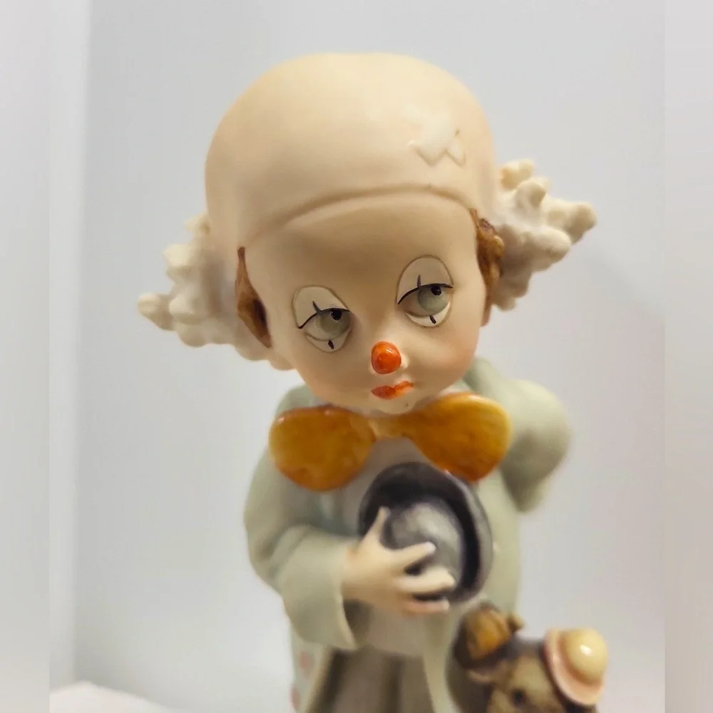 Giuseppe Armani Vintage Little Clown
Boy with Dog 8" Porcelain Figurine - Picture 7 of 9